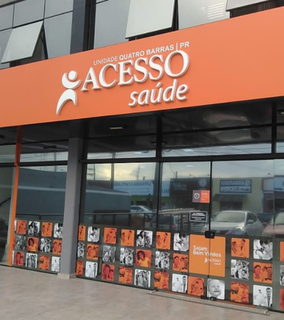 Médica Acesso Saúde sorrindo